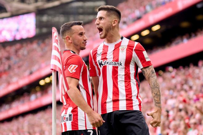 Berenguer felicita a un pletórico Oihan Sancet en San Mamés (Foto: Athletic Club).