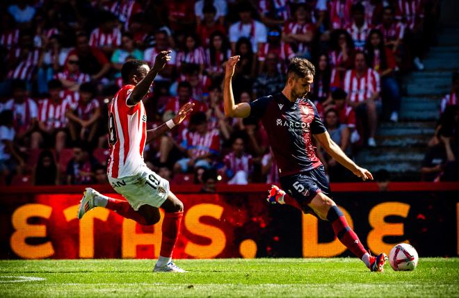 El Levante venció en la primera jornada en su visita al Real Sporting en El Molinón (Foto: LUD).