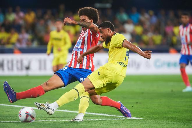 Witsel presiona ante el disparo de Danjuma en el Villarreal-Atlético (FOTO: Cordón Press).