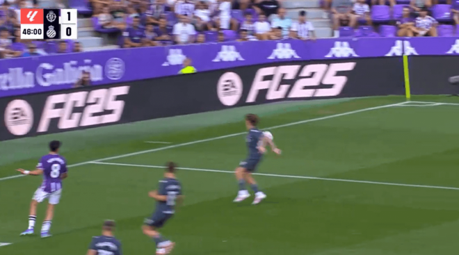 Mano de Carlos Romero en el Real Valladolid - Espanyol.