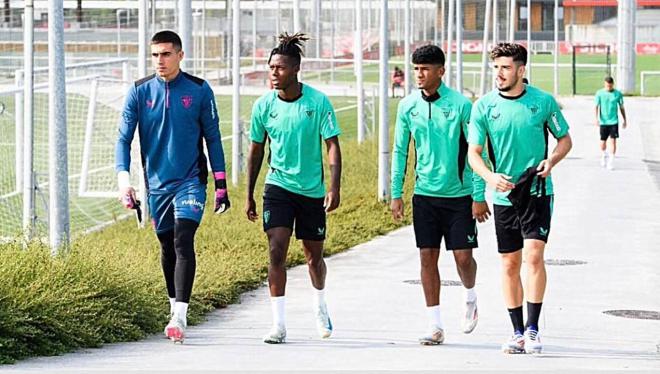 La juventud al poder: Alex Padilla, Nico Williams, Adu Ares y Nico Serrano salen a entrenar en Lezama (Foto: Athletic Club).