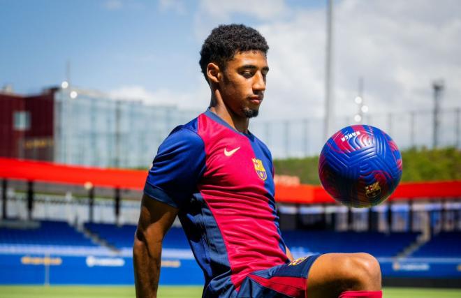 Óscar Ureña, en su presentación por el Barcelona (Foto: FCB).