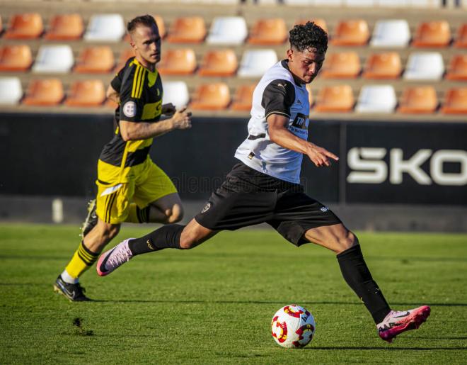 Warren Madrigal, con el VCF Mestalla.