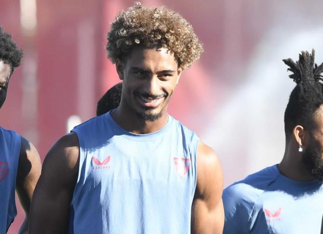 Loic Badé, en el entrenamiento (Foto: Kiko Hurtado)