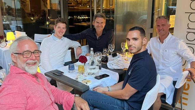 Ralf Schumacher junto a su pareja y un grupo de amigos (Instagram)