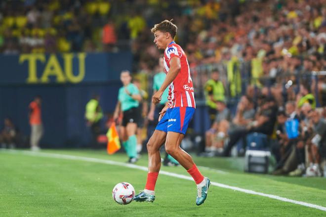 Marcos Llorente controla un balón en el Villarreal-Atlético de Madrid (Foto: Cordon Press).