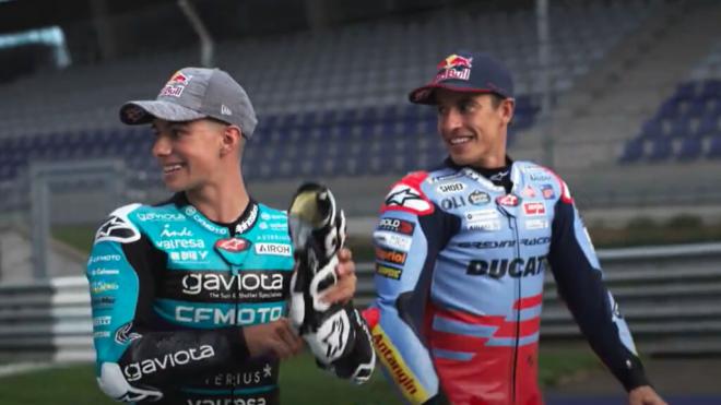 Marc Márquez y David Alonso, durante el Gran Premio de Austria (Foto: DAZN).