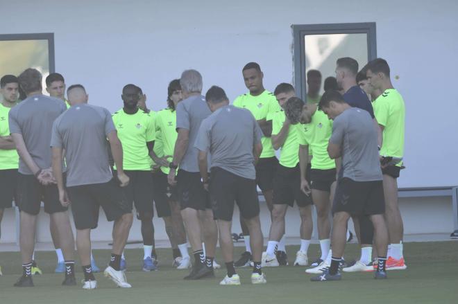 Imagen de un entrenamiento del Real Betis (foto: Kiko Hurtado).