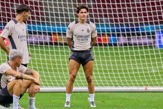 Fran García, en un entrenamiento con el Real Madrid (Foto: Cordon Press).