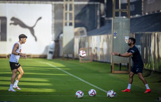 Fran Pérez ya se entrenó con sus compañeros