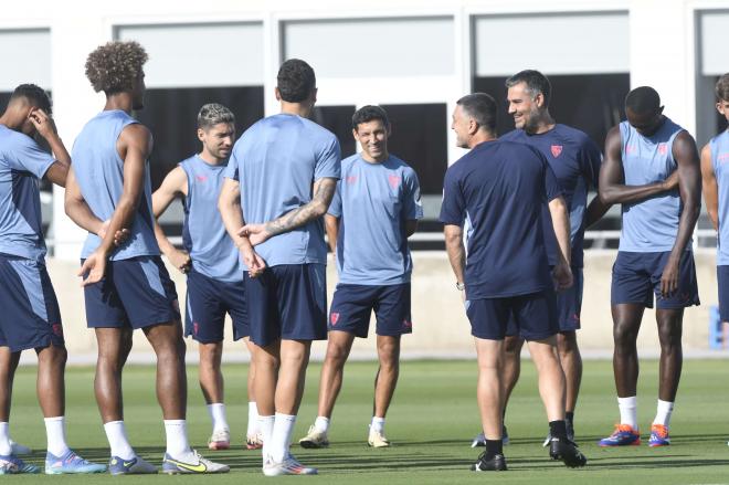 Imagen de un entrenamiento reciente del Sevilla (Foto: Kiko Hurtado).