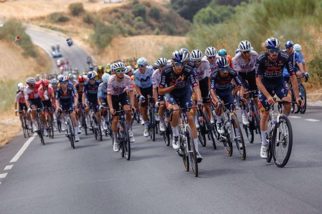 El pelotón ciclista durante la sexta etapa de la Vuelta a España (Foto: EFE)