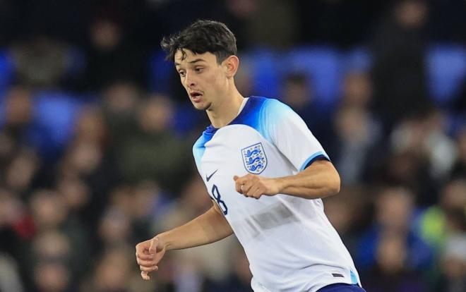 Charlie Patiño, con las inferiores de Inglaterra (Foto: CordonPress).