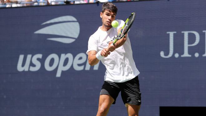 Carlos Alcaraz entrenando para el US Open (Foto: Cordon Press)