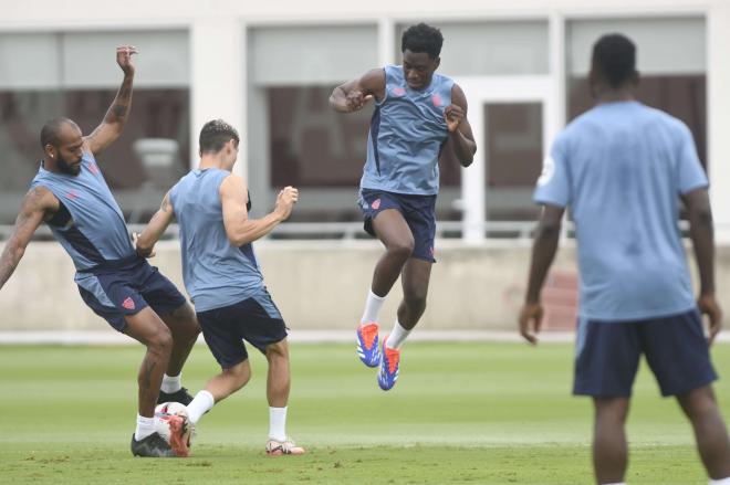 Lokonga, Montiel y Marcao, en la sesión del jueves (Foto: Kiko Hurtado).