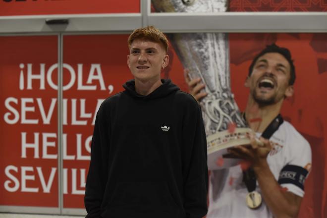 Valentín Barco, a su llegada a Sevilla (Foto: Kiko Hurtado)