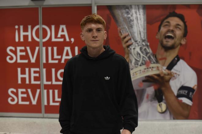 Valentín Barco, a su llegada a Sevilla (Foto: Kiko Hurtado)