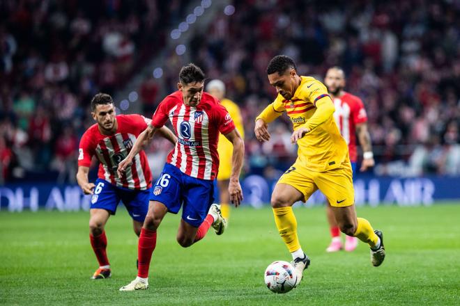 Vitor Roque con la pelota (foto: Cordón Press).