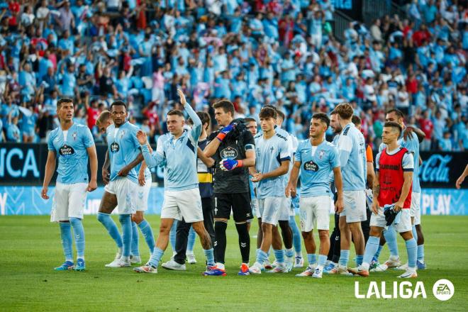 El Celta da las gracias a su afición tras ganar al Valencia (Foto: LALIGA).