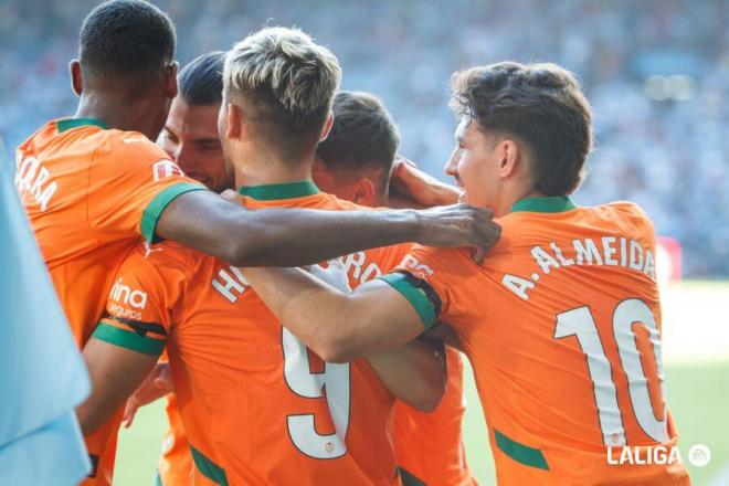 El Valencia CF celebra el gol de Diego López al Celta de Vigo (Foto: LALIGA).