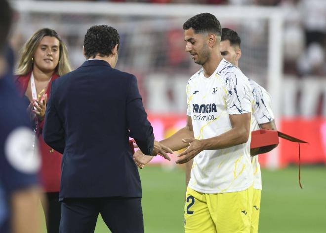 Del Nido Carrasco, presidente del Sevilla, junto a Ayoze (Foto: Kiko Hurtado).