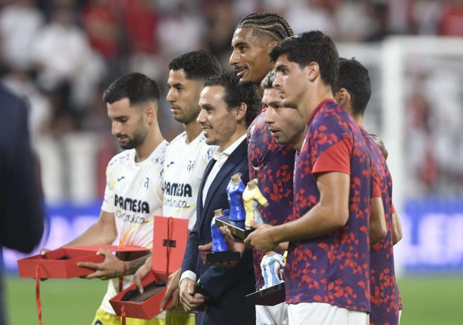 El homenaje del Sevilla a los campeones en verano (Foto: Kiko Hurtado).