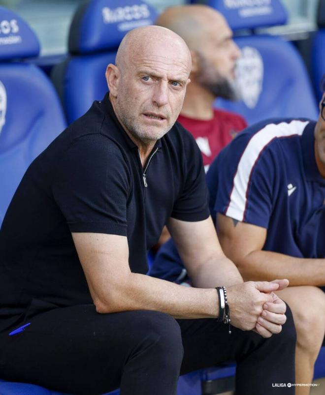 Julián Calero dirigió el primer partido del Levante en el Ciutat de València (Foto: LALIGA).