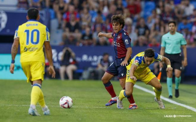 Carlos Álvarez volvió a ser diferencial y firmó un pase antológico (Foto: LALIGA).