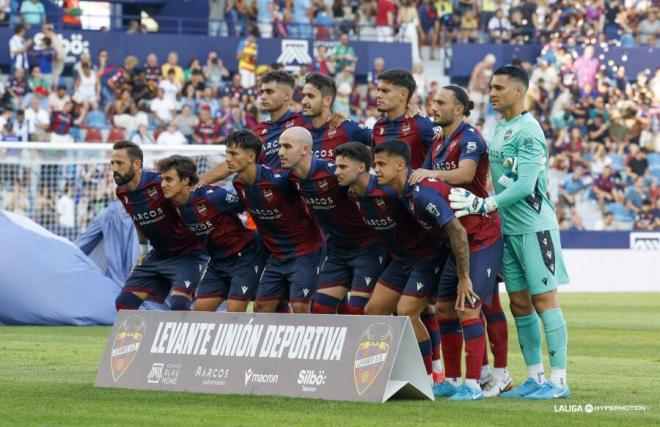 El once que presentó Julián Calero en el primer partido de la temporada en el Ciutat de València (Foto: LALIGA).