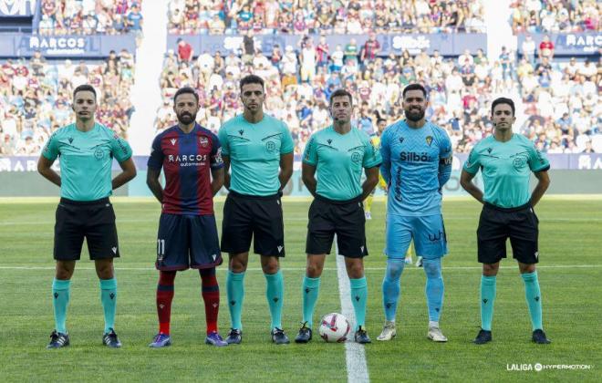 Morales volvió al Ciutat tras el descenso como en su marcha: titular, con el '11' y de capitán (Foto: LALIGA).