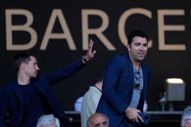 Deco, en el palco de Montjuïc durante el Barcelona-Athletic (Foto: EFE).