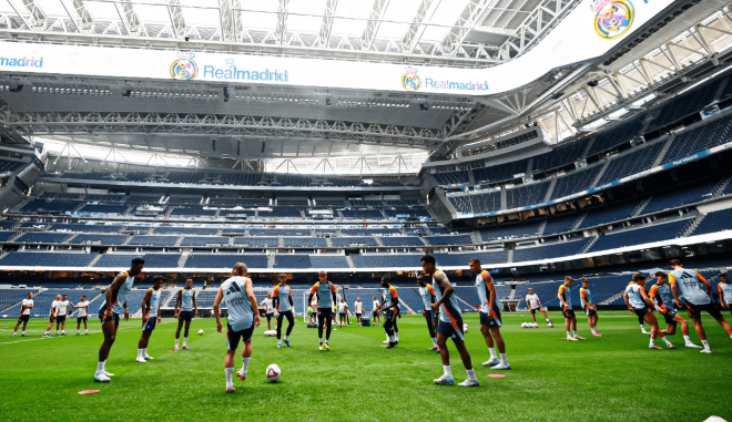 Entrenamiento del Real Madrid en el Santiago Bernabéu (FOTO: Real Madrid).