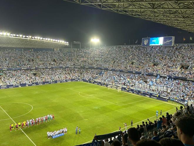 Afición del Málaga en el partido ante el Mirandés en La Rosaleda (Foto: Alberto Fuentes).