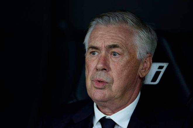 Ancelotti, en el banquillo durante el Real Madrid-Real Valladolid (FOTO: Cordón Press).