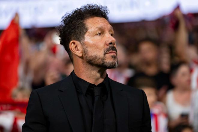 Diego Pablo Simeone, en la banda durante el Atlético de Madrid-Girona (FOTO: Cordón Press).