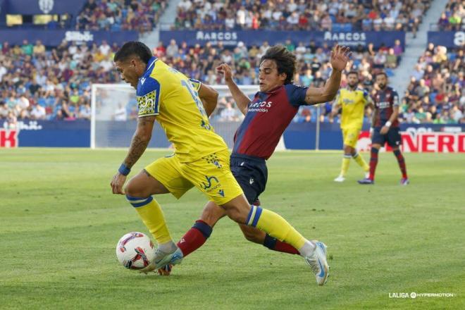 Carlos Álvarez completó el partido de principio a fin y volvió a ser el factor diferencial (Foto: LALIGA).