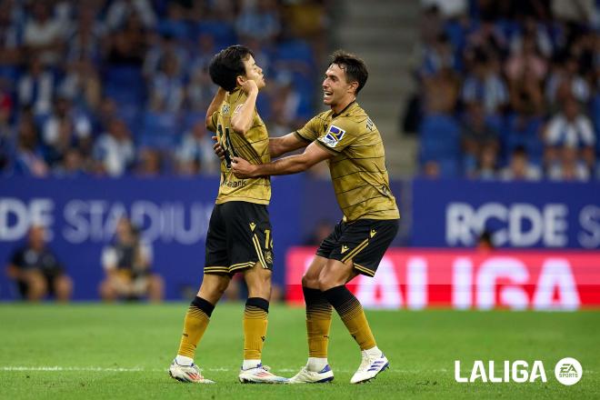 Take Kubo celebra su golazo al Espanyol con Zubimendi (Foto: LALIGA).