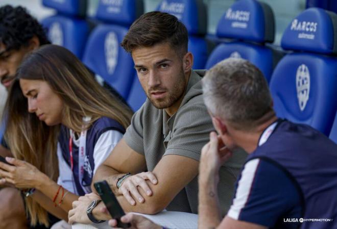 Alfonso Pastor es uno de los cinco futbolistas de la primera plantilla todavía por inscribir (Foto: LALIGA).