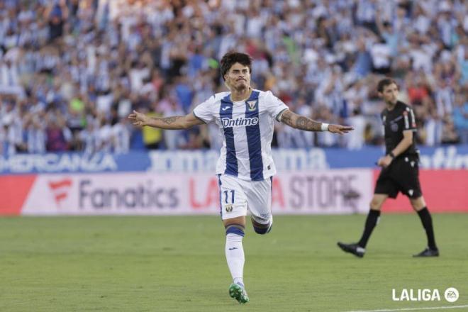 Juan Cruz celebra su gol en el Leganés-Las Palmas.