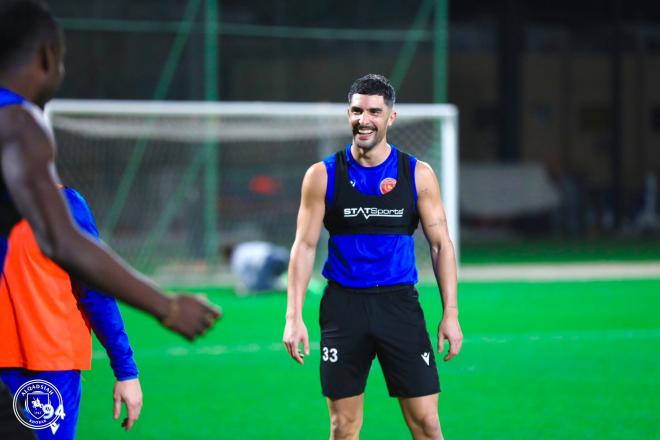 Álvaro González entrena en Arabia (Foto: Al-Qadisiyah).