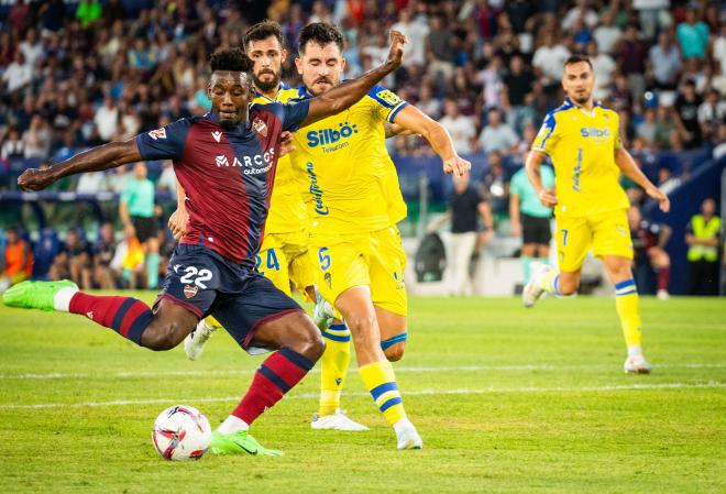 Bouldini, durante el Levante-Cádiz del pasado sábado (Foto: LUD).