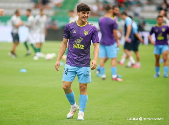 Julen Lobete durante un calentamiento con el Málaga CF (Foto: LALIGA).