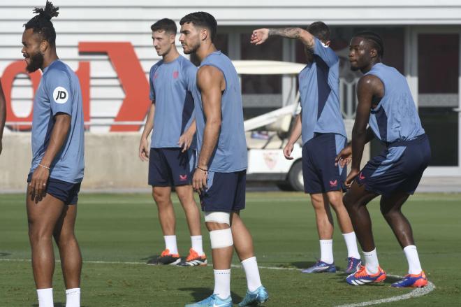 El vendaje en la rodilla de Isaac Romero (Foto: Kiko Hurtado).