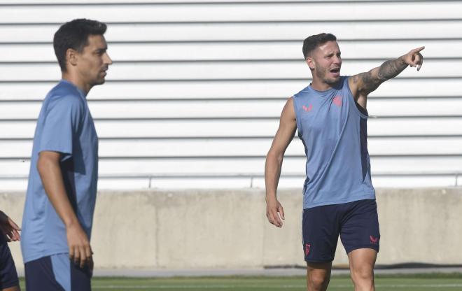 Jesús Navas y Saúl Ñíguez (foto: Kiko Hurtado).