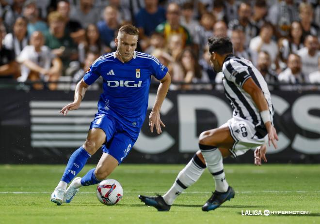 Alemao durante un lance del Castellón - Oviedo (Foto: LALIGA).