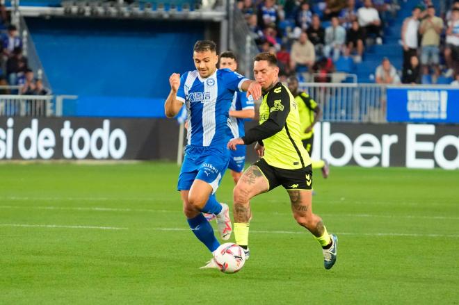 El Chimy Ávila en el Alavés-Betis (foto: Cordón Press).