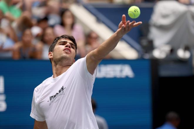 Carlos Alcaraz, en un entrenamiento en el US Open (Foto: Cordon Press).