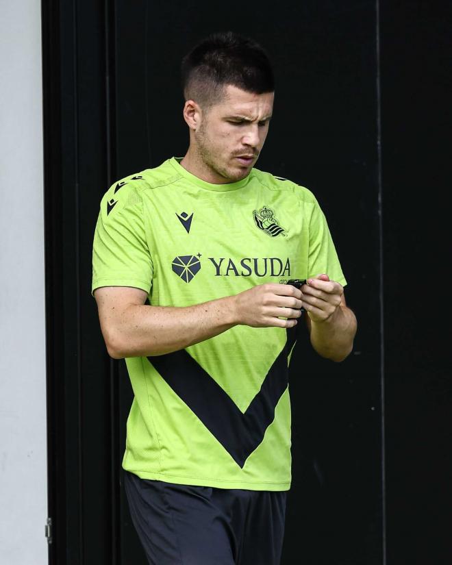 Igor Zubeldia entrena ya con el resto de compañeros (Foto: Real Sociedad).