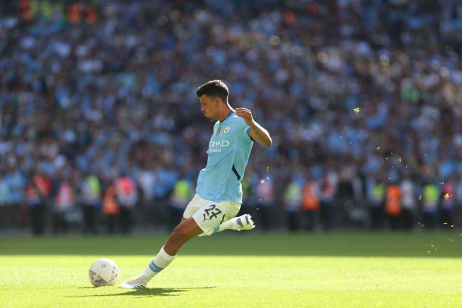 Matheus Nunes lanza un penalti en la final de la Community Shield (Foto: Cordon Press).