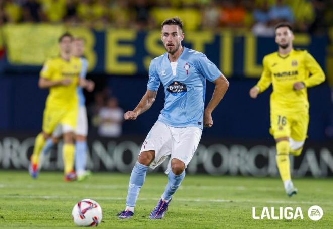 Mingueza durante el Villarreal - Celta (Foto: LALIGA).